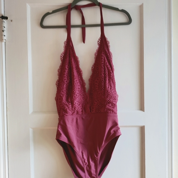 Nordstrom Other - ✨ 5/$15 Plunge Neck Lace Bathing Suit
